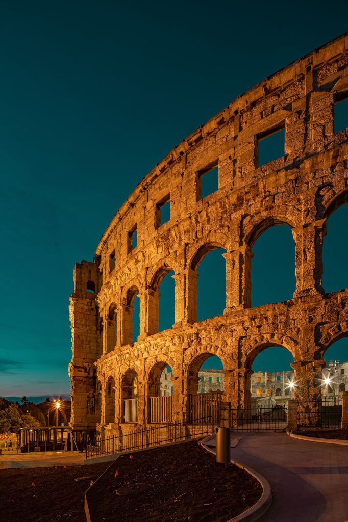 arena in pula by night